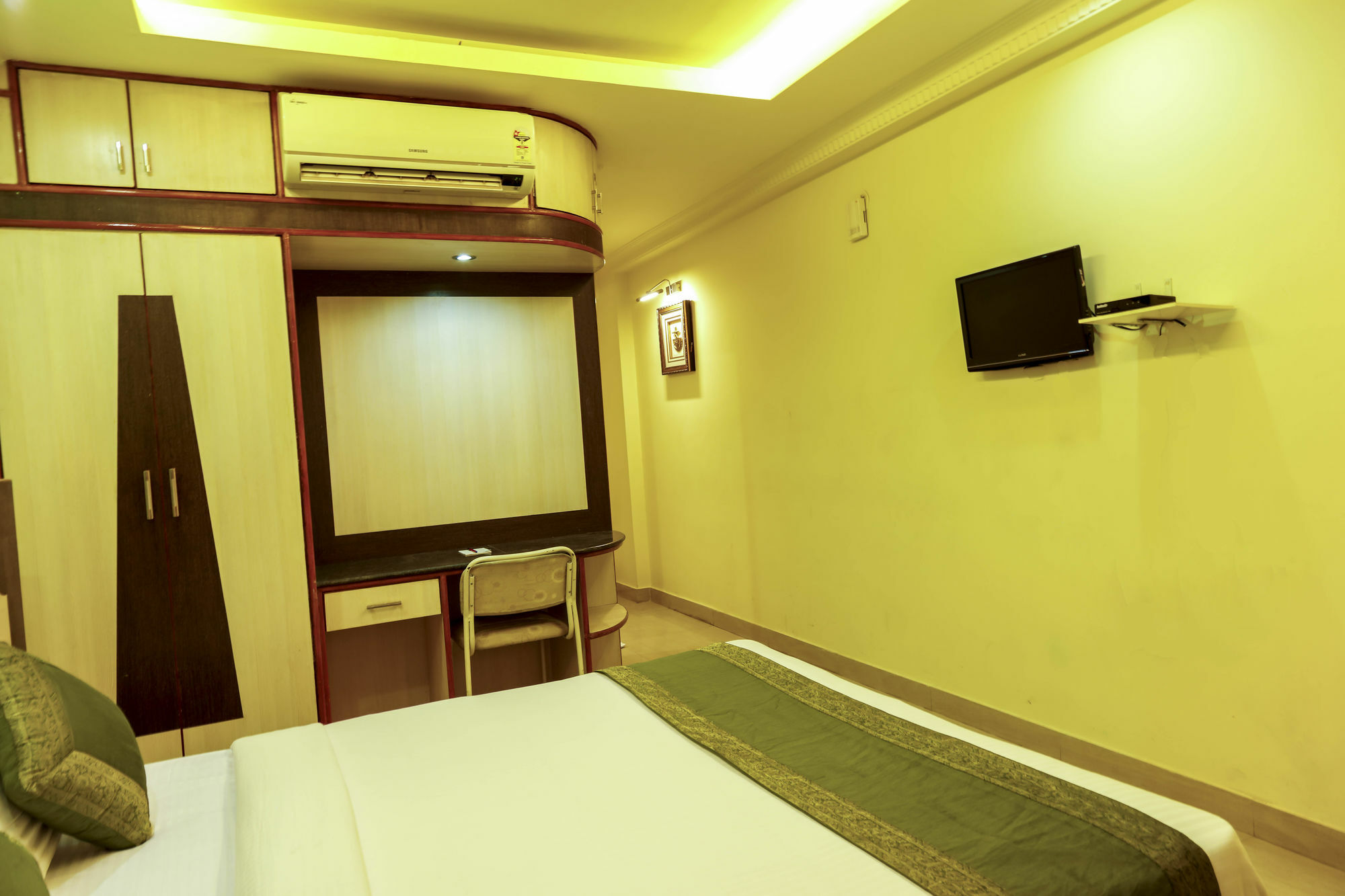 Treebo Trip Grand Regency Hotel Bangalore Exterior photo